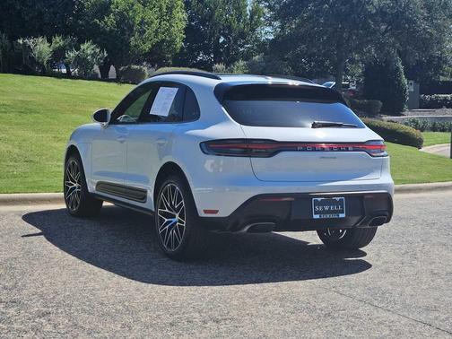 2022 Porsche Macan AWD