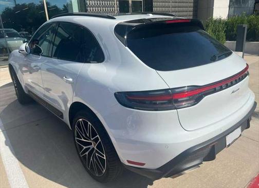 2022 Porsche Macan Base