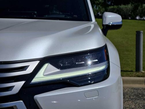 Eminent White Pearl 2024 Lexus LX 600 Luxury