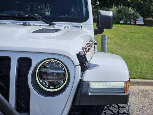 Bright White Clearcoat 2021 Jeep Gladiator Rubicon