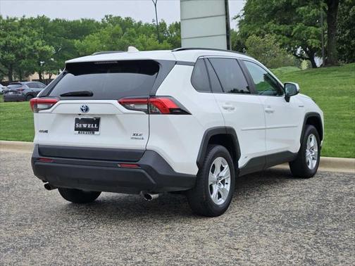 2020 Toyota RAV4 Hybrid XLE
