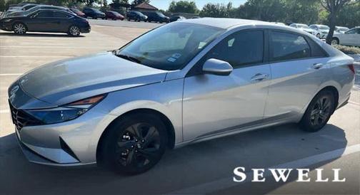 2022 Hyundai ELANTRA SEL