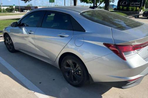 2022 Hyundai ELANTRA SEL