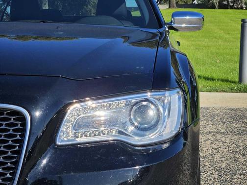 2018 Chrysler 300 Touring