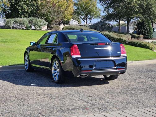 2018 Chrysler 300 Touring