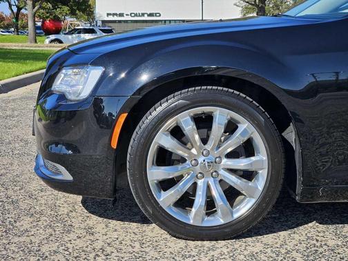 2018 Chrysler 300 Touring