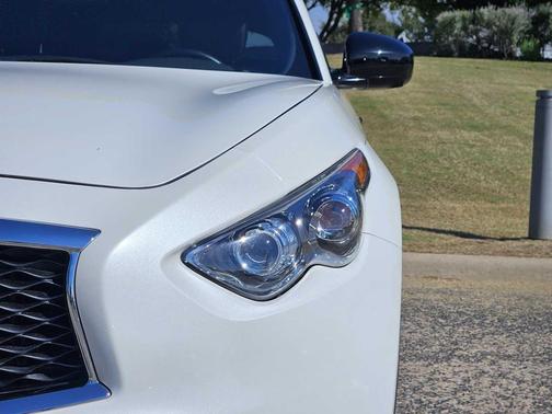2017 INFINITI QX70 Base