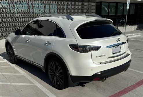 2017 INFINITI QX70 Base