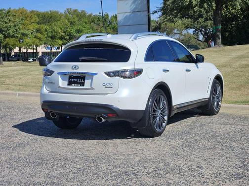 2017 INFINITI QX70 Base