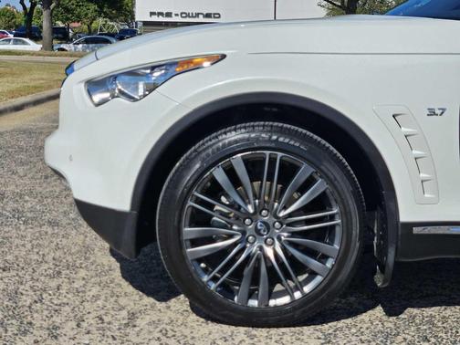 2017 INFINITI QX70 Base