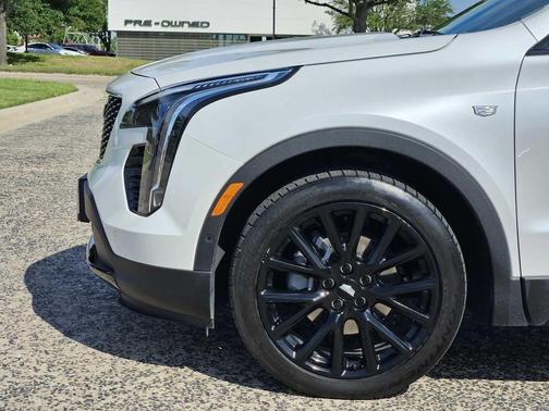 Crystal White Tricoat 2022 Cadillac XT4 Sport