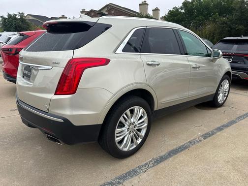 Silver Coast Metallic 2017 Cadillac XT5 Premium Luxury