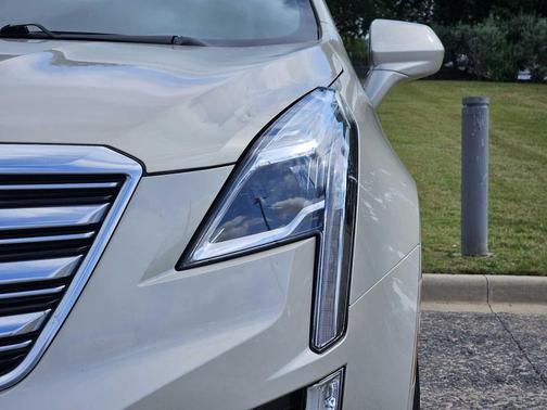 Silver Coast Metallic 2017 Cadillac XT5 Premium Luxury