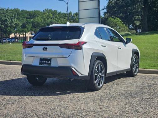 2025 Lexus UX 300h Base