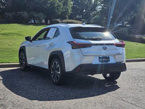 2025 Lexus UX 300h Base