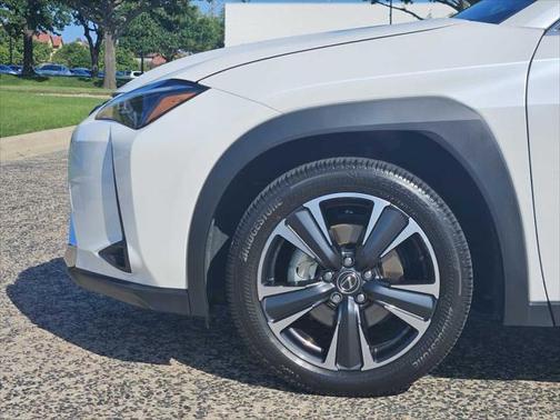 2025 Lexus UX 300h Base