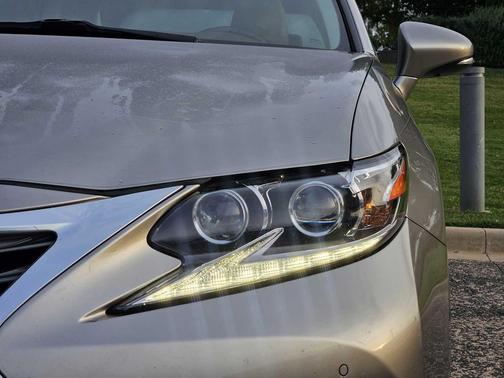 Atomic Silver 2017 Lexus ES 350 Base