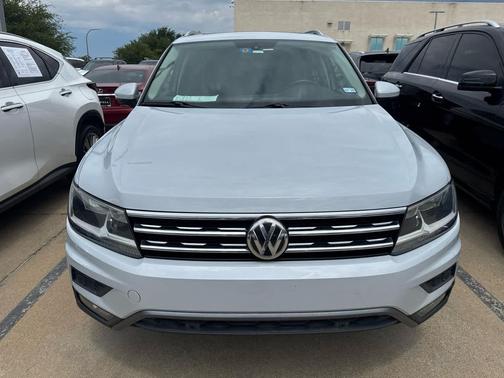 White Silver Metallic 2019 Volkswagen Tiguan 2.0T SEL