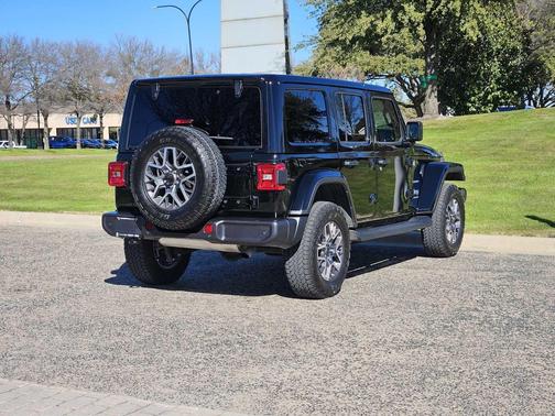 2024 Jeep Wrangler 4-Door Sahara 4x4