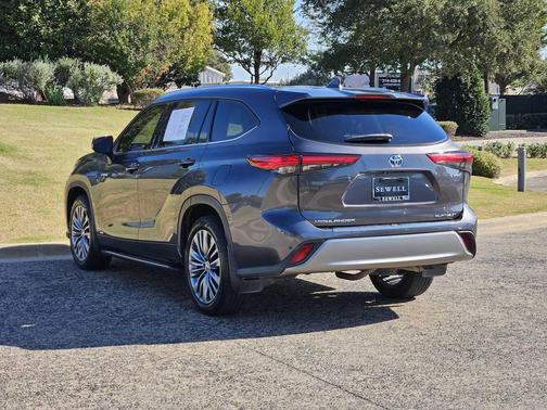 2021 Toyota Highlander Hybrid Platinum