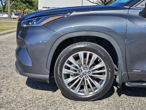 2021 Toyota Highlander Hybrid Platinum