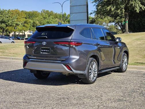 2021 Toyota Highlander Hybrid Platinum