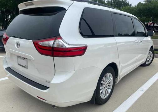 2016 Toyota Sienna XLE