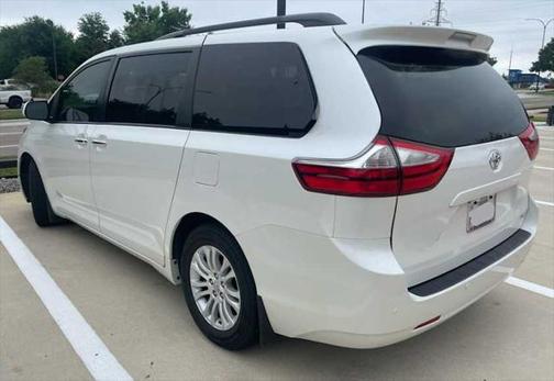 2016 Toyota Sienna XLE