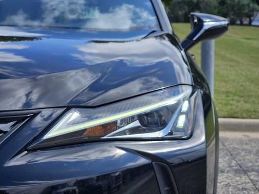 Obsidian 2021 Lexus UX 200 Base