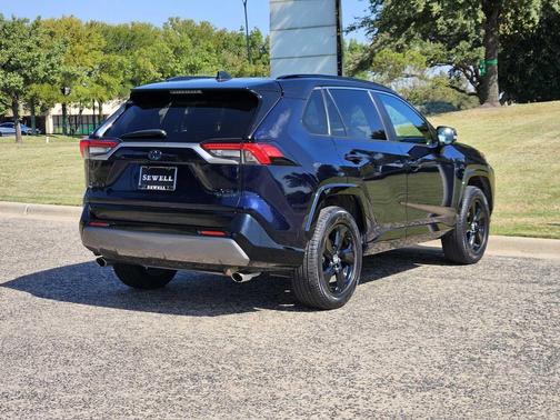 2020 Toyota RAV4 Hybrid SE
