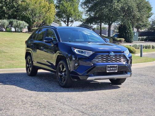 2020 Toyota RAV4 Hybrid SE