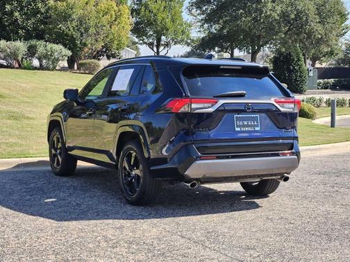 2020 Toyota RAV4 Hybrid SE