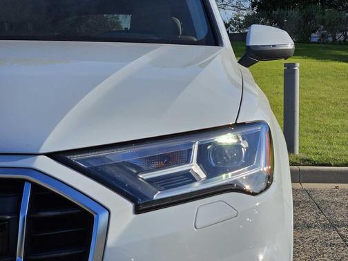 2022 Audi Q7 45 Premium Plus