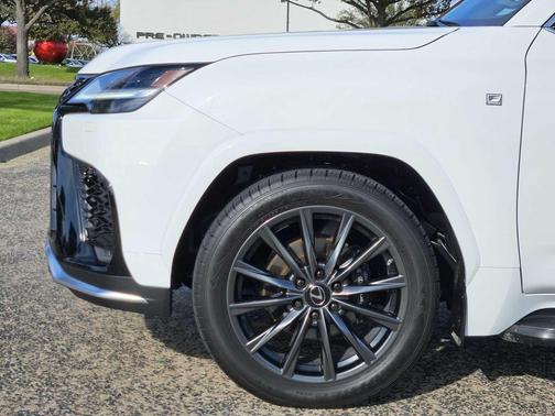 2022 Lexus LX 600 Base