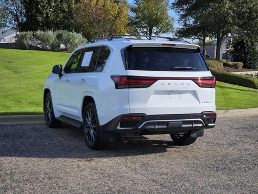 2022 Lexus LX 600 Base