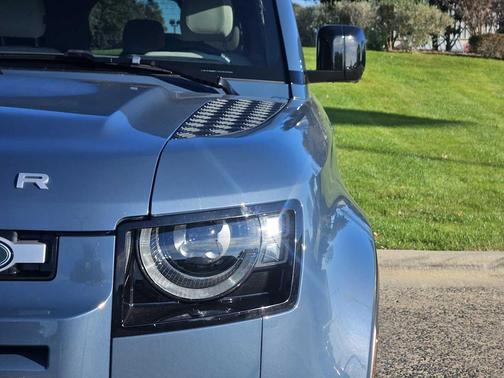 2024 Land Rover Defender 110 P400 S