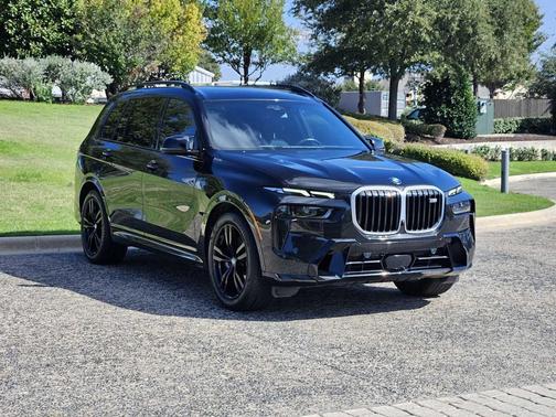 2023 BMW X7 M60i