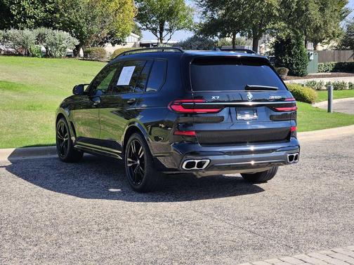 2023 BMW X7 M60i