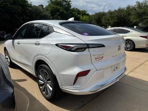 White Frost Tricoat 2024 Buick Envista Avenir FWD