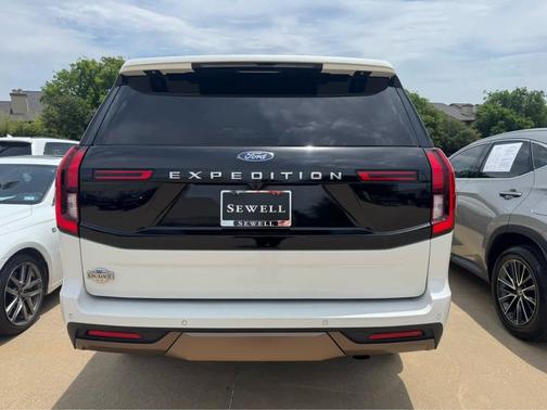 Star White Metallic Tri-Coat 2025 Ford Expedition King Ranch
