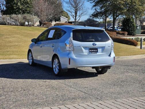 2014 Toyota Prius v Five