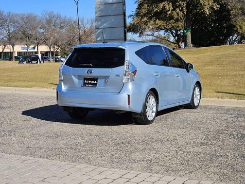2014 Toyota Prius v Five