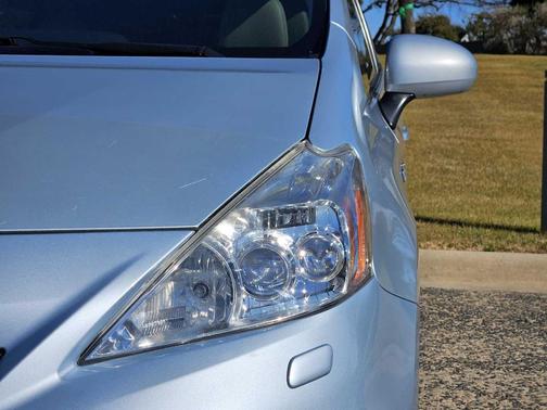 2014 Toyota Prius v Five