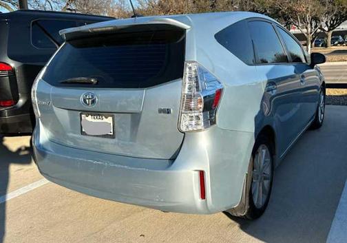 2014 Toyota Prius v Five
