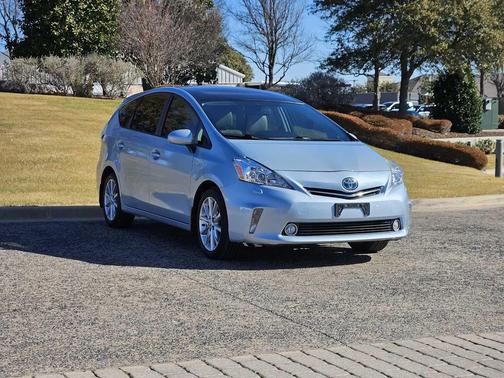2014 Toyota Prius v Five