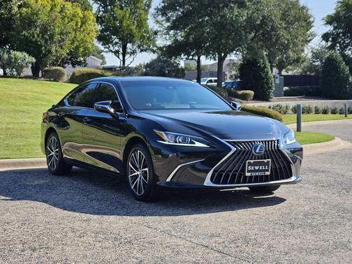 2023 Lexus ES 300h Base