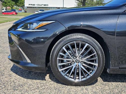 2023 Lexus ES 300h Base