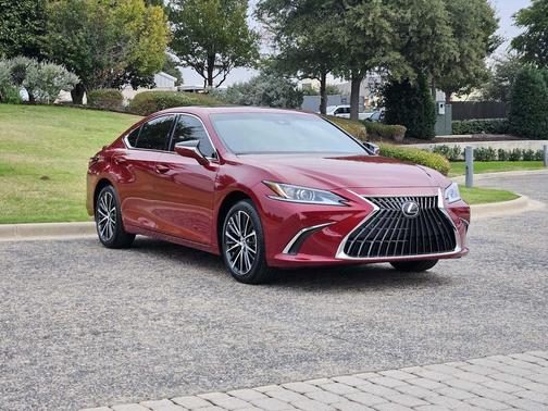 2025 Lexus ES 300h Base