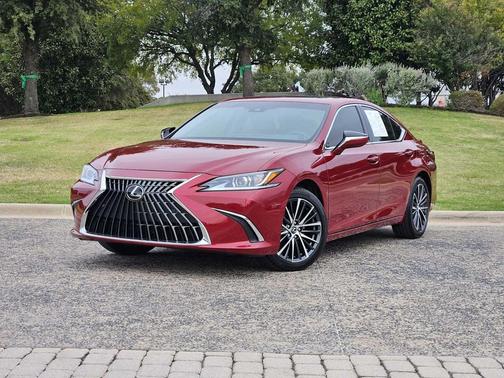 2025 Lexus ES 300h Base