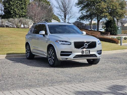 2018 Volvo XC90 T6 Momentum
